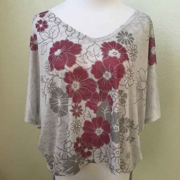 ❤️ SALE ❤️ Floral lightweight top - Picture 1 of 1